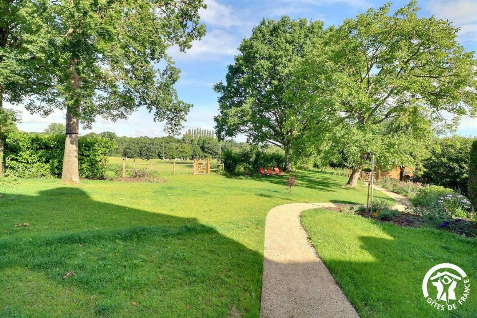 Bed and Breakfast Le Jardin De Quercus Bazouges-la-Perouse Экстерьер фото